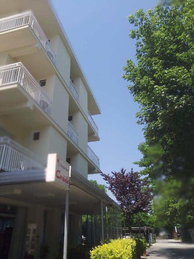 B&B - Meuble' - Hotel " Cordiale " Misano Adriatico Exterior photo