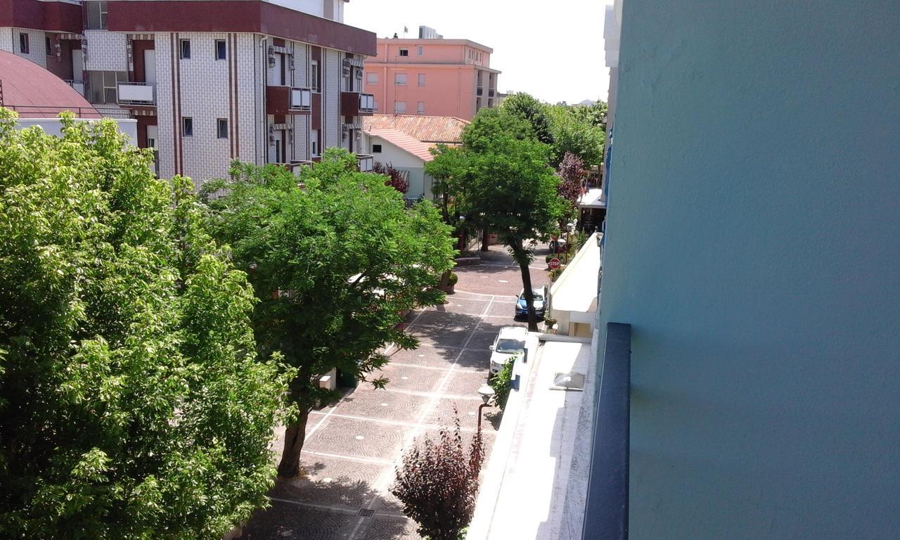 B&B - Meuble' - Hotel " Cordiale " Misano Adriatico Exterior photo