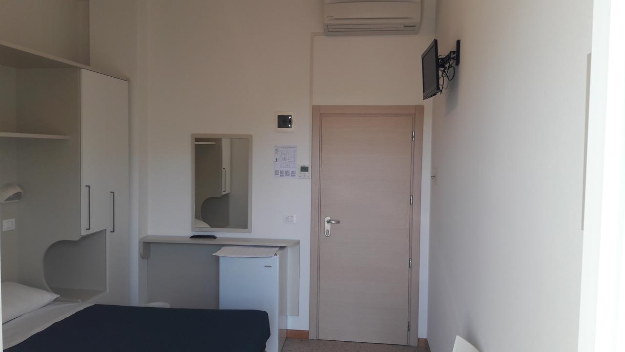 B&B - Meuble' - Hotel " Cordiale " Misano Adriatico Exterior photo